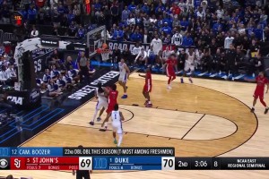 大心脏啊！卡梅隆·布泽尔关键时刻打进2+1，镜头给到老布泽尔