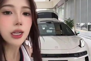 抽象！卖车女主播此前通过穿库里球衣奇葩运球吸引流量😲